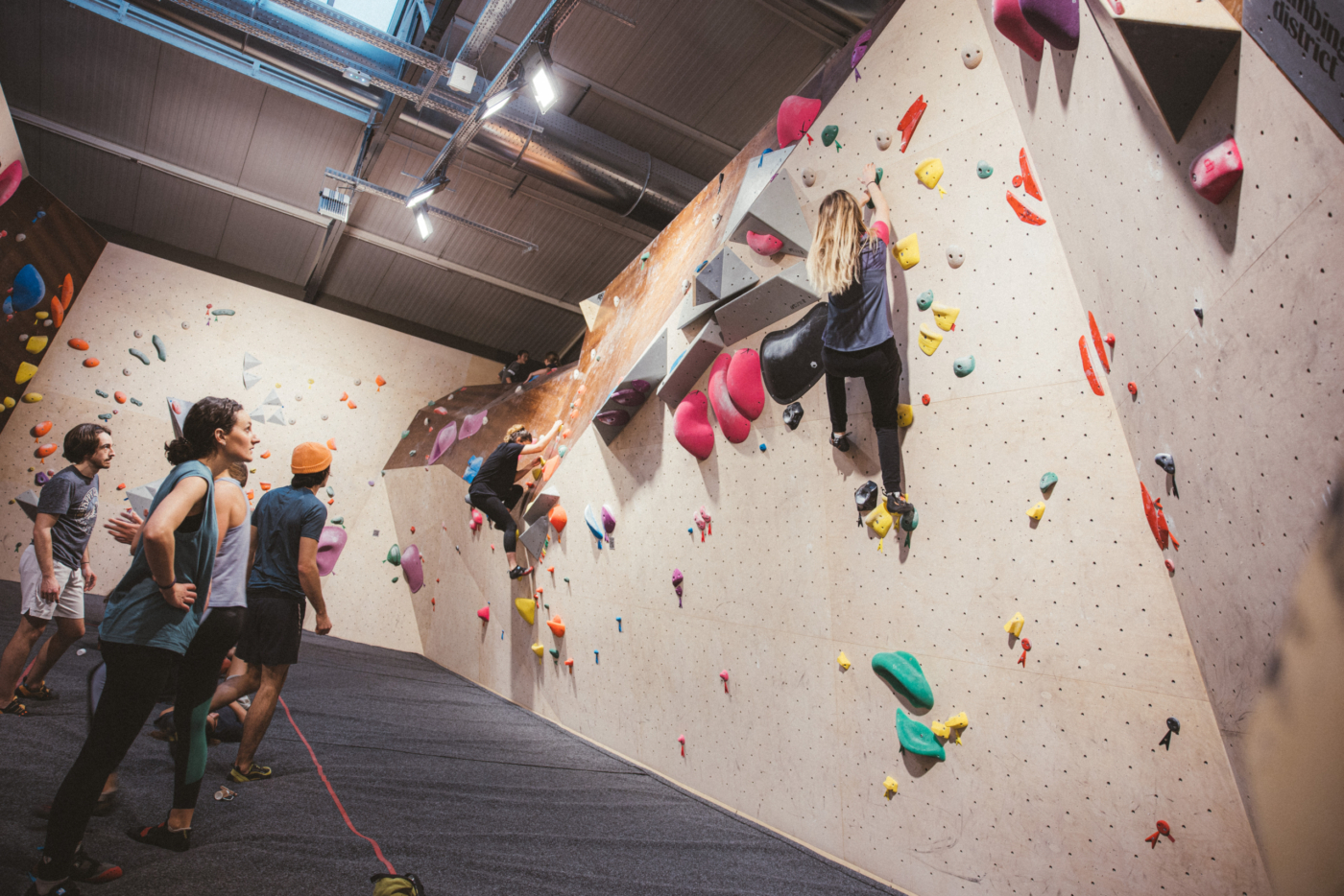 Climbing District - Salle d'escalade à Paris - Neuilly ©Arthur Delicque