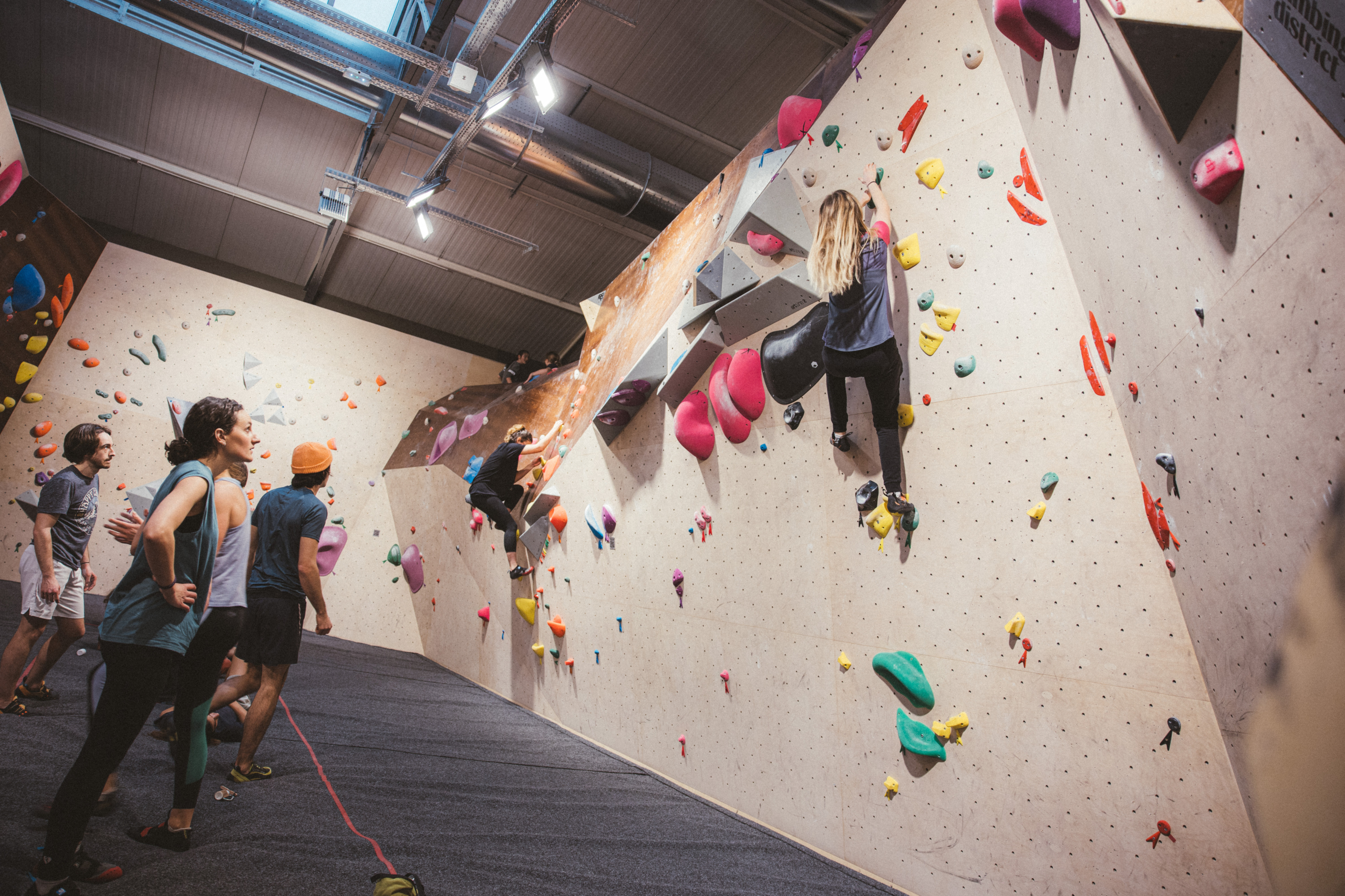 Climbing District - Salle d'escalade à Paris - Neuilly ©Arthur Delicque
