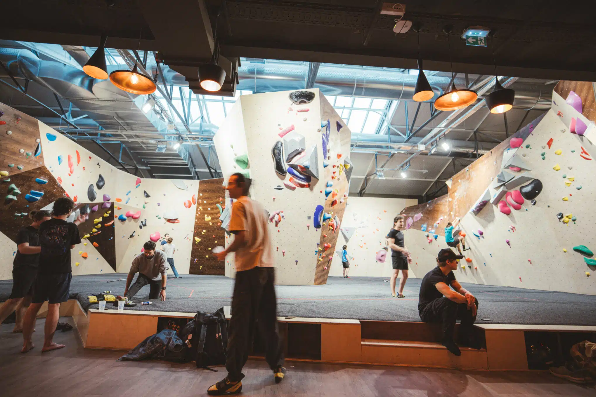 Climbing District - Salle d'escalade à Paris - Neuilly ©Arthur Delicque